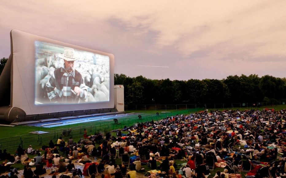 cinepanel's tweet photo. Amis cinéphiles, amis cinéphages : vous souhaitez donner régulièrement votre avis sur les nouveaux films durant tout l’été 2021 ? Faites-le par pur plaisir de spectateur et, si le tirage au sort vous sourit, en gagnant des lots. Préinscrivez-vous ici : https://t.co/E9cH0zdFzT 🙏 https://t.co/fGqrcztYmR