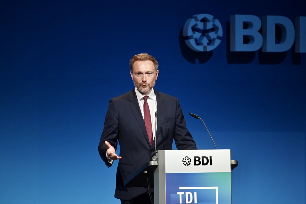 Der_BDI's tweet photo. Beim #TDI21 macht @c_lindner einen für die @fdpbt wichtigen Punkt zur #BTW21: Die wirtschaftliche Stärke müsse ins Zentrum getragen werden. Bei den sozialen und ökologischen Themen derzeit müsse klar sein, dass diese ohne starke #Wirtschaft nicht finanzierbar seien. https://t.co/nUUQSObHYm