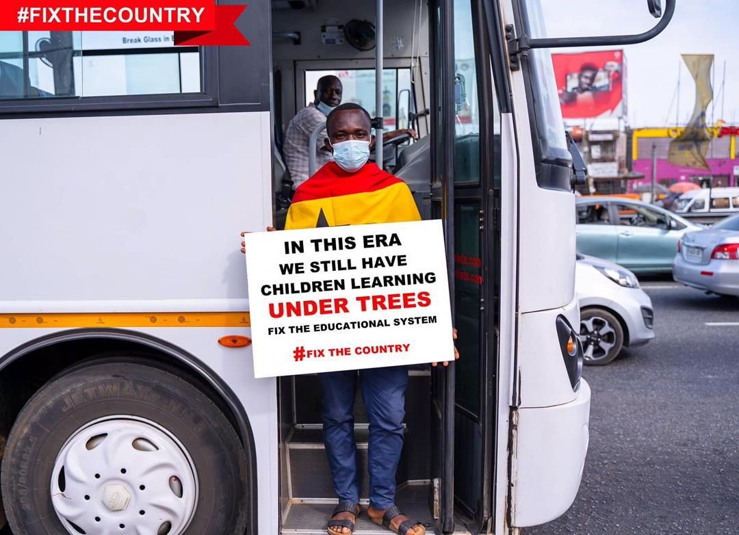 Ghfixthecountry's tweet photo. A little drops of water…..
Are you angry enough?
#FlashProtests #WeGoDemonstrate #FixTheCountry https://t.co/S6UZ7uvRam