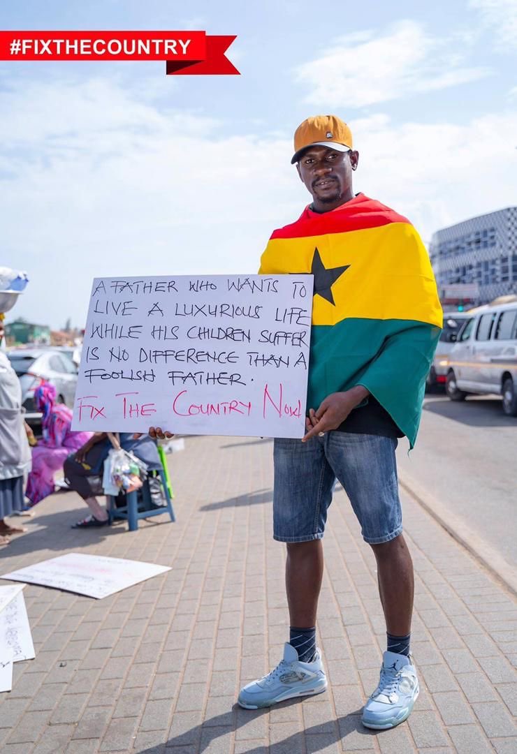 Ghfixthecountry's tweet photo. A little drops of water…..
Are you angry enough?
#FlashProtests #WeGoDemonstrate #FixTheCountry https://t.co/S6UZ7uvRam