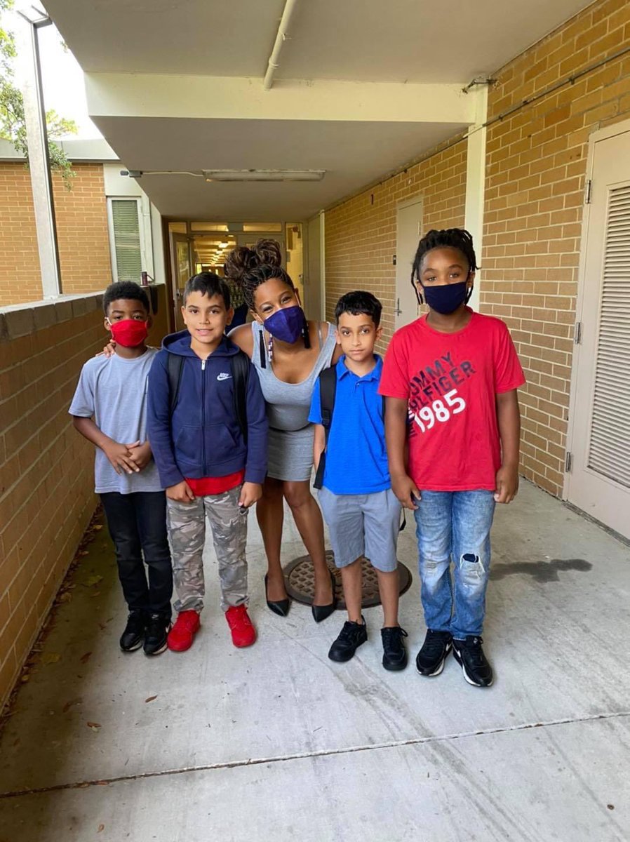 LakeLucina's tweet photo. It is always a treat to see our Lake Lu babes even in the summer! ☀️
#LakeLife #LitForLearning #ReadyForSmoreLearning @DuvalSchools https://t.co/uG0fJk2AEy