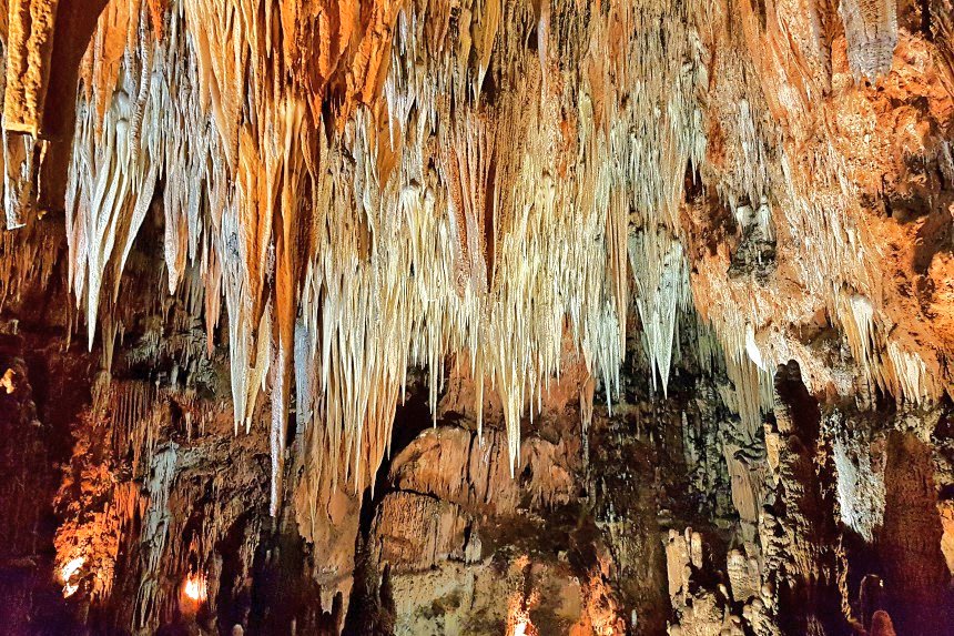Visita la Cueva de Valporquero en #León. Y si eres un aventurero, sumérgete en las aguas en su busca, ¿Te atreves?  <a href="/CyLesVida/">Turismo Castilla y León</a> <a href="/turisleonesp/">Turis León</a> mapaymochila.es/2019/03/10/cue… via <a href="/mapaymochila_/">mapaymochila</a>