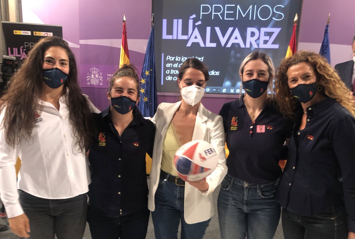 #FERugby |🚨Gracias al <a href="/InstMujeres/">Instituto de las Mujeres</a> al <a href="/IgualdadGob/">Ministerio de Igualdad</a> y <a href="/deportegob/">CSD</a> por el reconocimiento a nuestras <a href="/leonasrugby/">Spain Women's Rugby</a> en el acto de entrega de la IV edición de los Premios Lilí Álvarez. #VamosLeonas 💪<a href="/iberdrola/">Iberdrola</a> <a href="/JomaSport/">Joma Sport</a> <a href="/COE_es/">Comité Olímpico Español</a> <a href="/WorldRugby/">World Rugby</a>