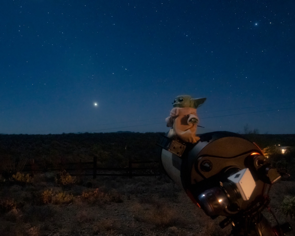 Baby Yoda watching #saturn and #jupiter during the Great Conjunction last year 😀

I totally forgot I'd taken this shot last December, but I just found it again while looking through my files. Little Grogu was just hanging out stargazing, seeking adventure.

#greatconjunction