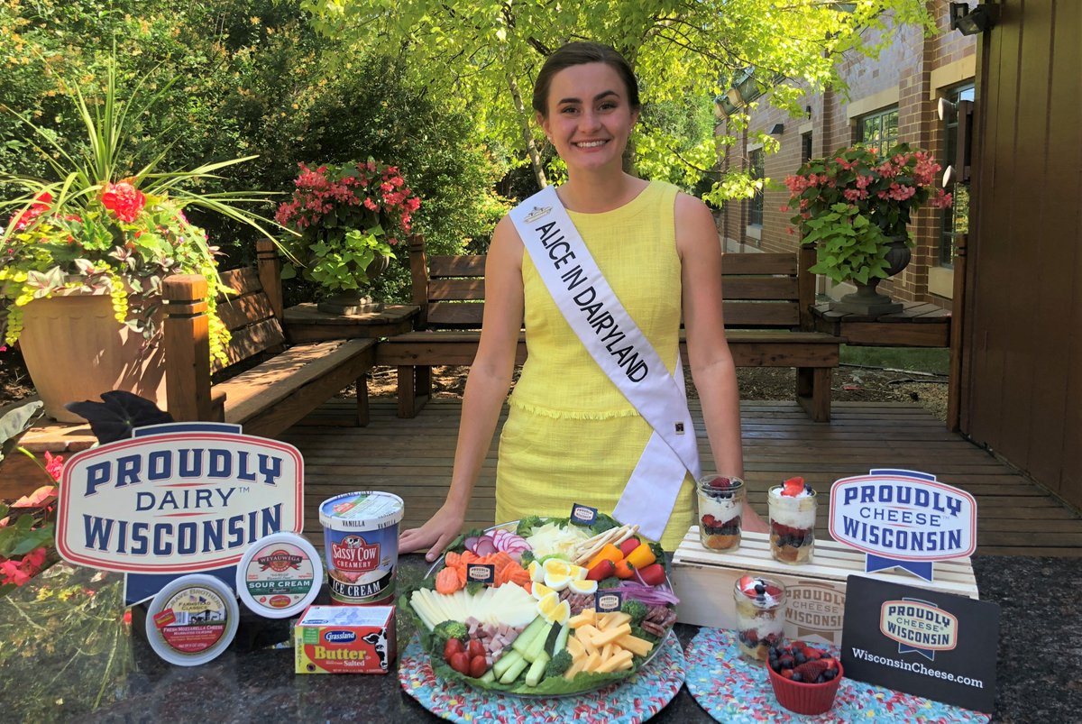 Alice_Dairyland's tweet photo. This month I have been traveling around the state visiting different radio and tv stations to highlight #WisconsinDairy for #JuneDairyMonth! 🧀🎉

Have I been on your local Radio/TV station or at any events in your area?📺
#73rdalice #74thalice https://t.co/LsUMF4kR3J