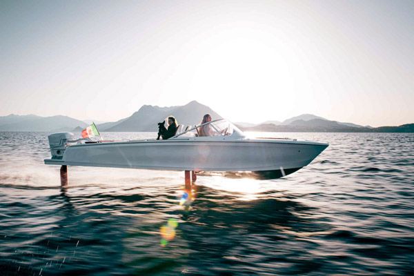 Candela: een elektrische draagvleugelboot om mee over het water te vliegen. freshgadgets.nl/candela-een-el…