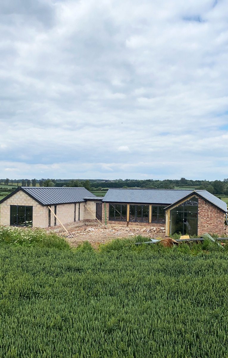 farmerangus1's tweet photo. Barn conversion taking shape at home π #roofon #windowsin https://t.co/pgICfZD7du