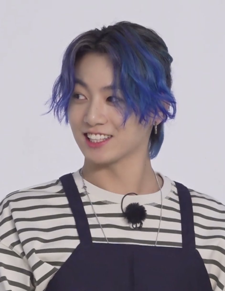 Golden Times✨ on Twitter: "Jungkook with blue ponytail hair 💙  https://t.co/3gomZiq7Ae" / Twitter
