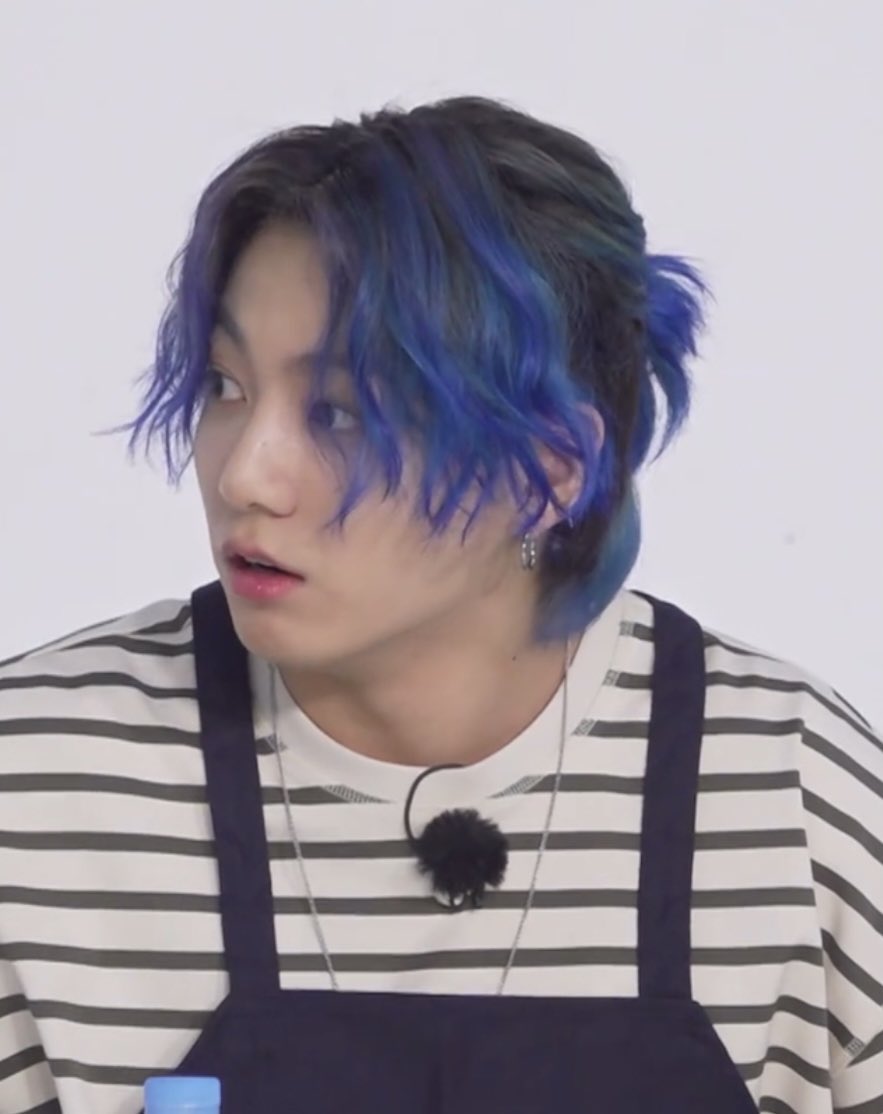 Golden Times✨ on Twitter: "Jungkook with blue ponytail hair 💙  https://t.co/3gomZiq7Ae" / Twitter