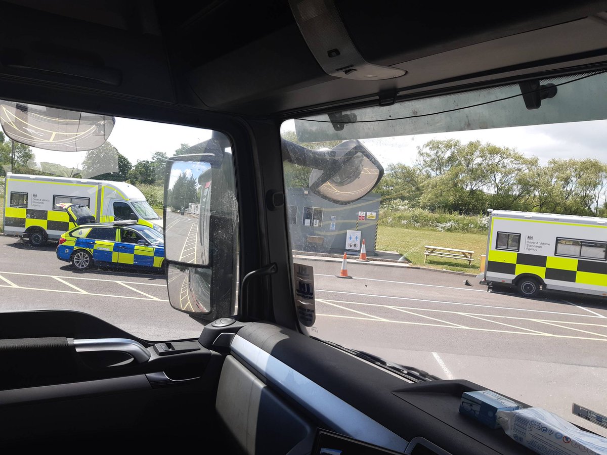 HumberbeatRoads's tweet photo. Busy roadside check today in company with DVSA. 3 x unroadworthy HGV's prohibited within the first hour.
#roadside #immingham #CVU https://t.co/KtvIXAWz8G