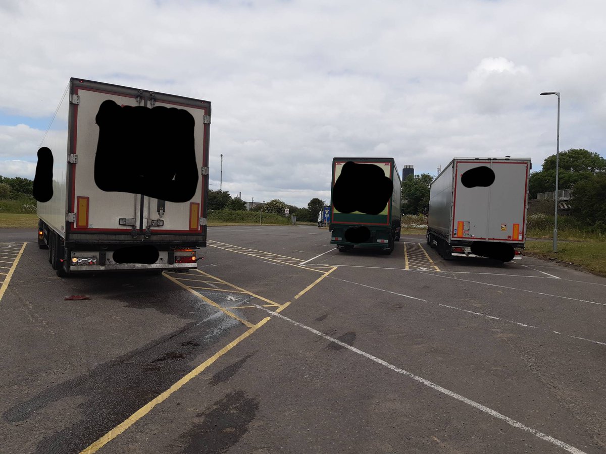 HumberbeatRoads's tweet photo. Busy roadside check today in company with DVSA. 3 x unroadworthy HGV's prohibited within the first hour.
#roadside #immingham #CVU https://t.co/KtvIXAWz8G