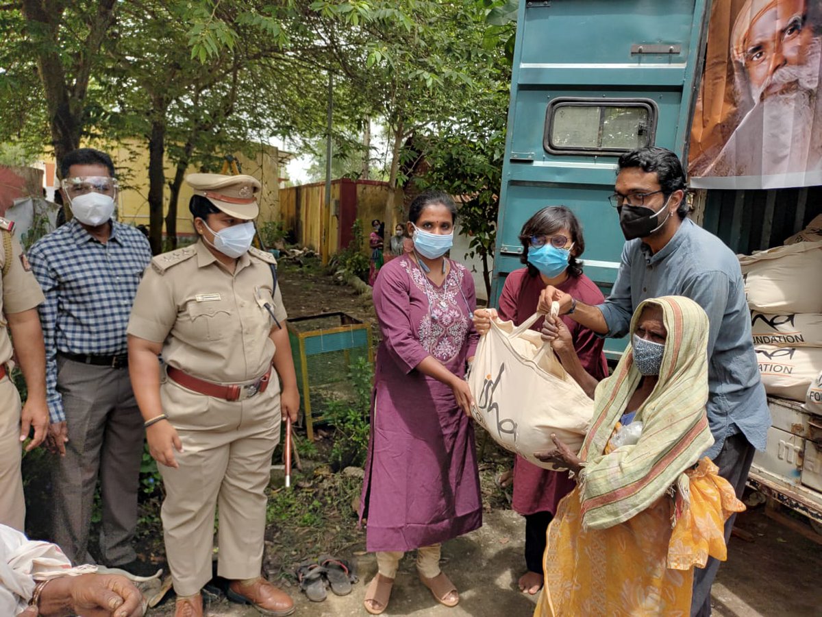 SadhguruImpact's tweet photo. On International Day of Yoga, Isha volunteers distributed ration kits to 250 tribal families in Chamarajanagar district, Karnataka, while Isha's Hatha Yoga teachers taught Yoga practices to the locals to improve their immunity and respiratory health. 

#IshaCOVIDAction https://t.co/WFjzePdpsJ