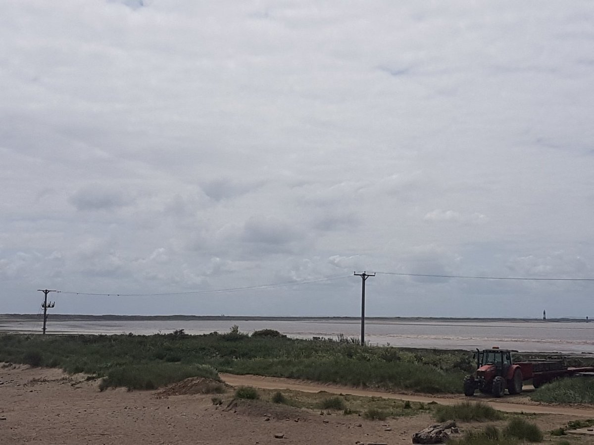 Gill_Briggs's tweet image. View from where I sit for lunch with @WillBriggs between the North Sea and The Humber. Spurn. 
#exploringtogether #placeinbetween #newhorizons #lovewhereIlive #richlife #grateful #allisgrace