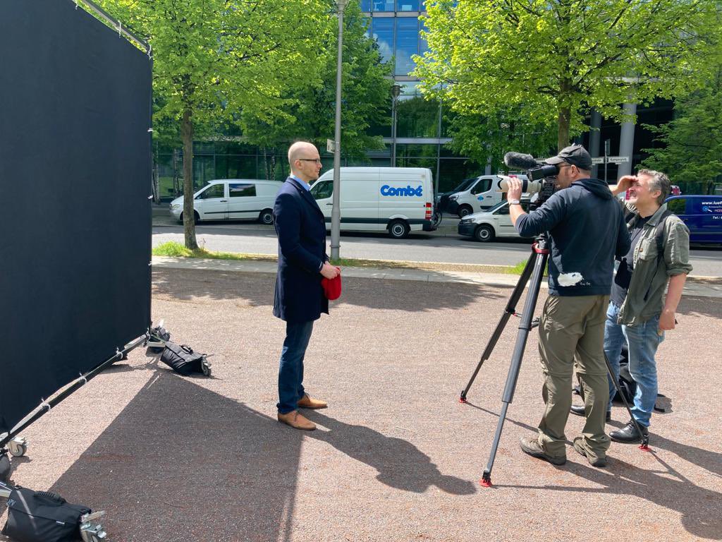 Kaum eine Recherche hat mich mehr gefesselt als die zum Vergleichsportal Check24. Für das Magazin-Stück „Schreck24“, das Ende 2020 im <a href="/capitalMagazin/">Capital</a>  erschienen ist, haben <a href="/wirminghaus/">Niklas Wirminghaus</a>  und ich jetzt den Herbert Quandt Medien-Preis gewonnen 🎉