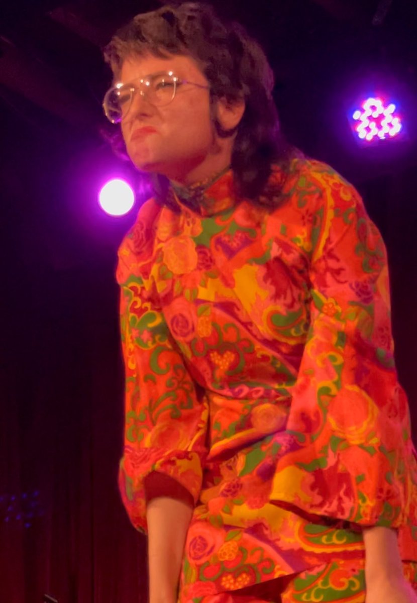 NarcRuffalo's tweet photo. My favorite part of any @SarahSquirm set is when she just becomes Moe Howard https://t.co/iolSxRVIwo