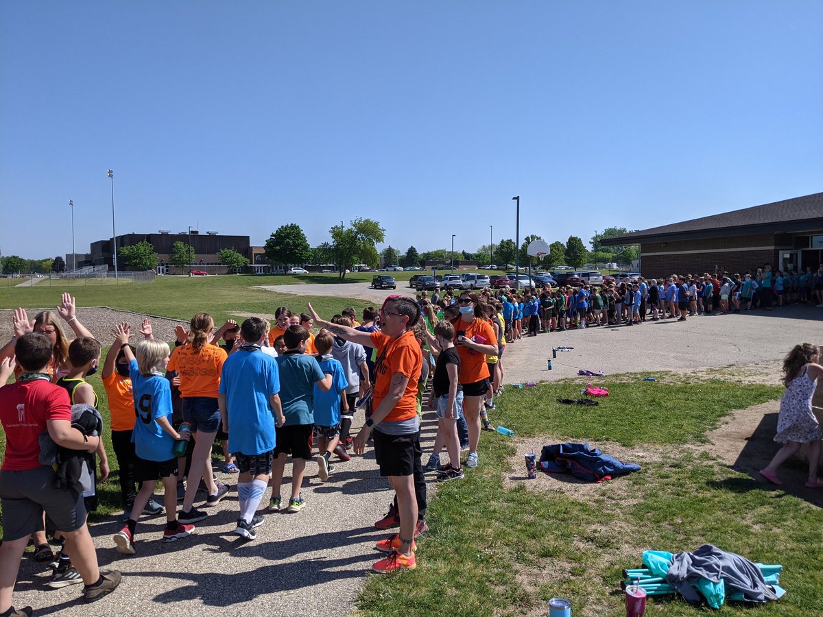 principalofpage's tweet photo. Forgot to post the AWESOME send off that our 4th graders and Staff gave our 5th graders on the last day of school!
#TKPage #TKStrong https://t.co/lbZN81aQuf