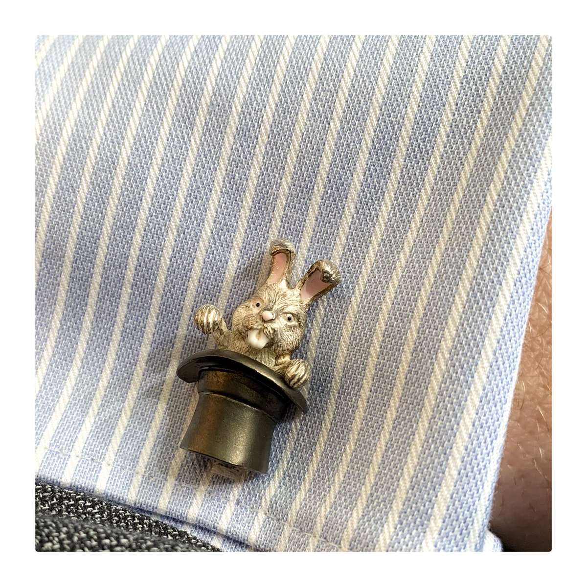 HB_Jewellers's tweet photo. Full of character, cheeky #RabbitInAHat #cufflinks by #DeakinAndFrancis.  #guildford #shoplocal #finejewellery #jewellery #jeweller #independentjeweller #cufflink #silver #sterlingsilver #rabbit #rabbits #magic #magician #surrey #cuffwear #bestofbritish #buybritish #dfclub https://t.co/JIMDaqqoMN