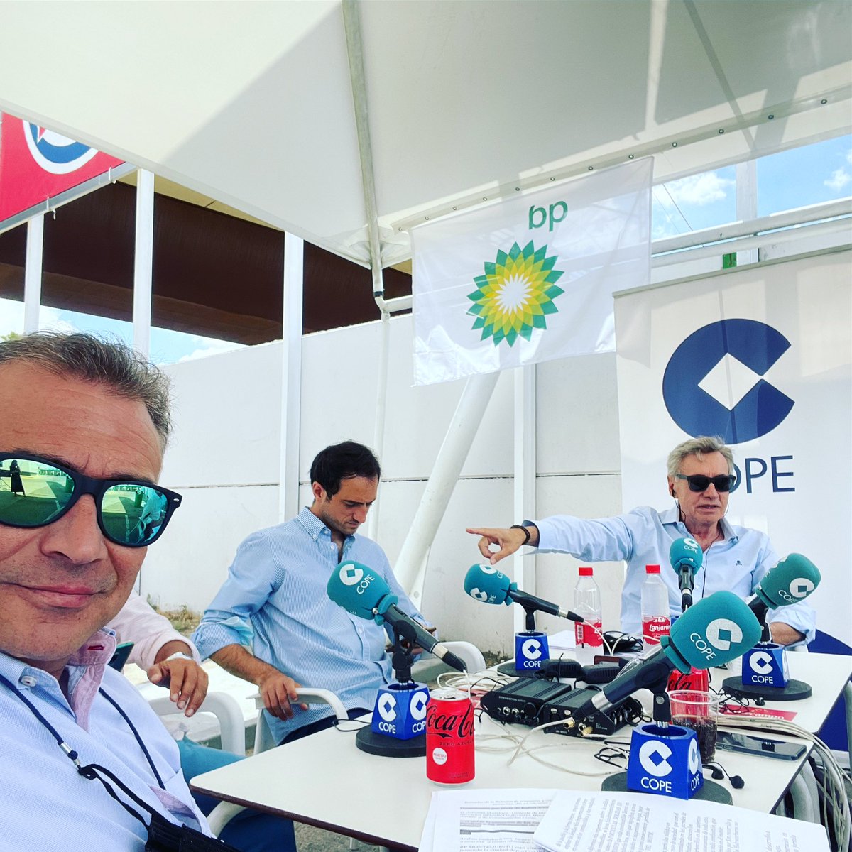 Padelcross's tweet photo. Con los amigos de Cope Sevilla Deportes https://t.co/PxunLwNW7x