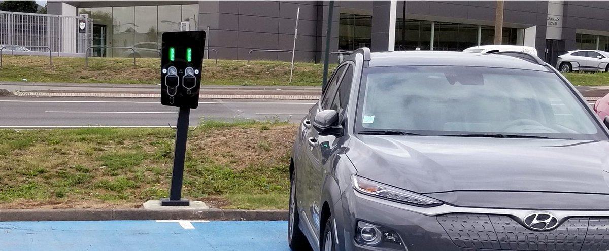 DRIV_ECO's tweet photo. @HyundaiFrance confie l’électrification de son réseau à @DRIV_ECO ! Le constructeur a sélectionné 2 entreprises dont @DRIV_ECO pour équiper ses 200 concessions en bornes de #recharge. Ses clients bénéficieront de bornes de 50 kW pour faire le plein en 30 mn .#eletriccars https://t.co/S74o6pbEOu