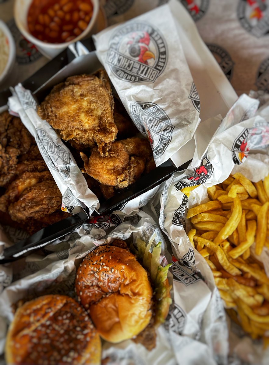 When they ask you how you make it through the week...🍗 #friedchicken #freerange #halallondon