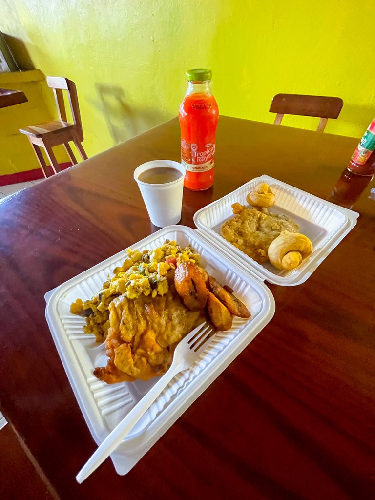 walterjmiami's tweet photo. Local foods are the best! Had my Jamaican Beef Patty. ☺️☺️☺️. https://t.co/SjFyLDynPG