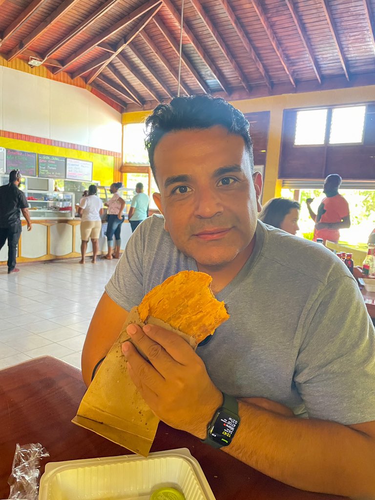 walterjmiami's tweet photo. Local foods are the best! Had my Jamaican Beef Patty. ☺️☺️☺️. https://t.co/SjFyLDynPG