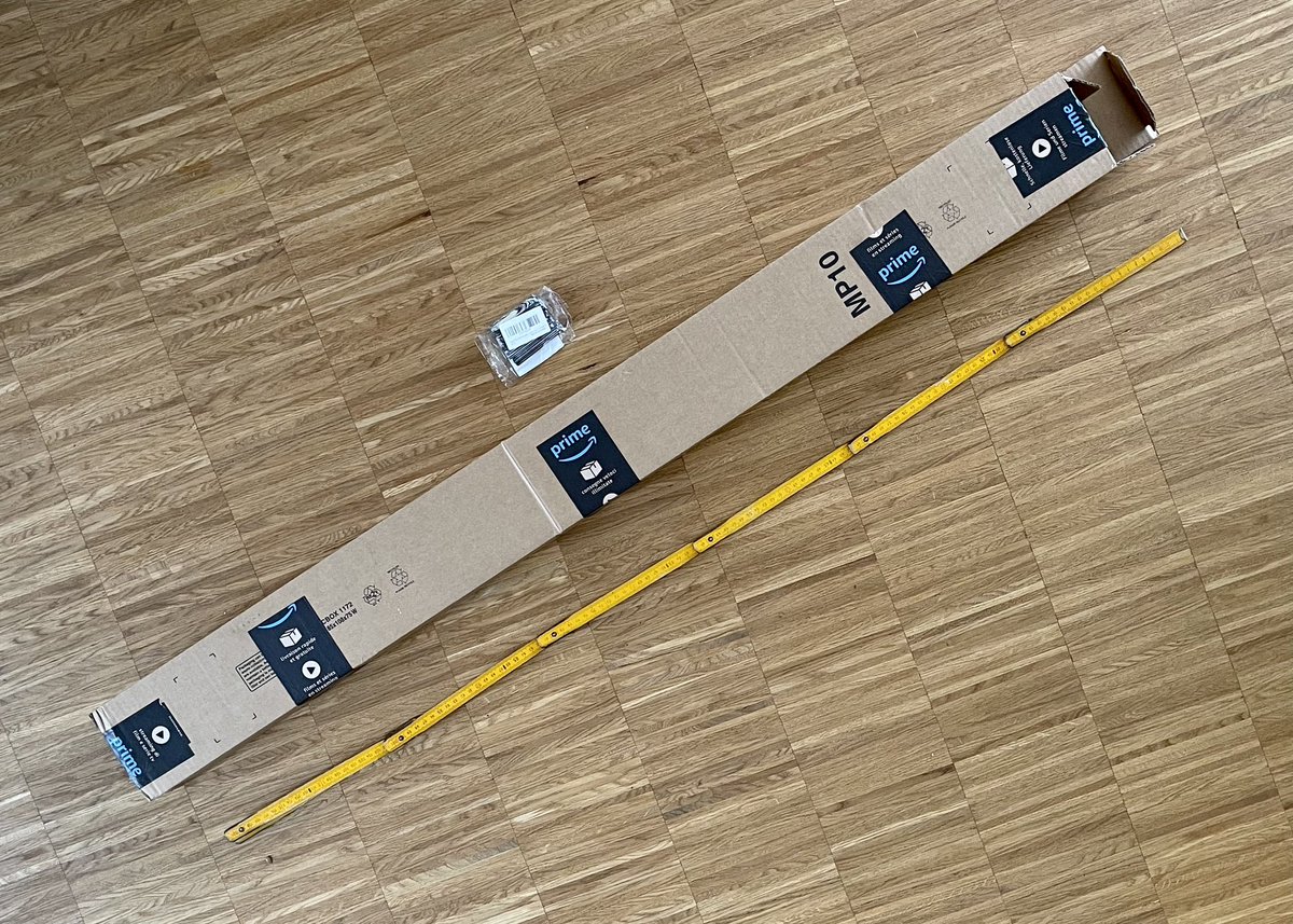 oloenker's tweet photo. I ordered ten bookmarks. Today the package arrived. It is 1.20 m long. What’s wrong with you, @amazonDE ? https://t.co/vccrERVvrP