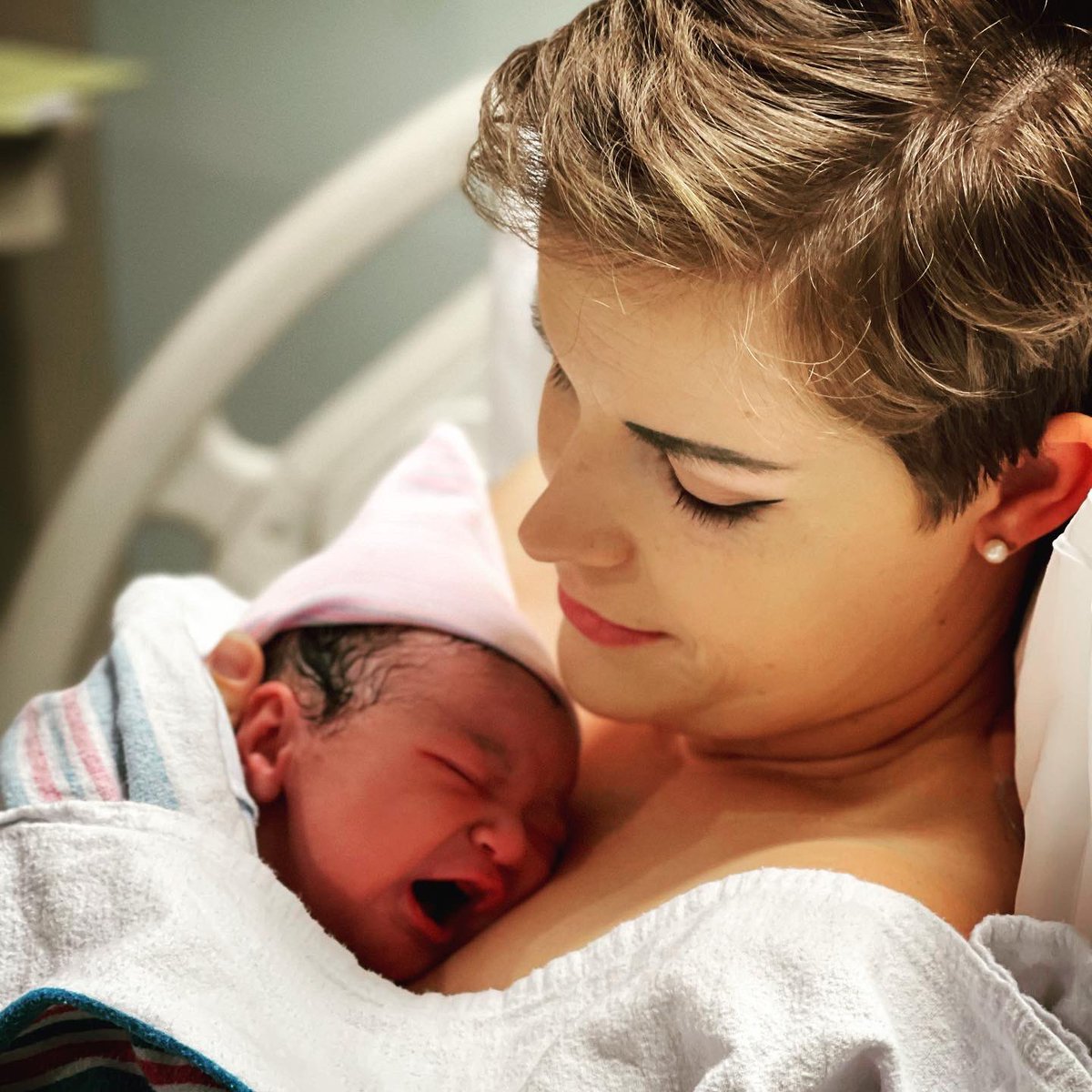 Hectorsanchez7's tweet photo. Yesterday was the best first day of summer ever!
Meet Grace Lucy Sánchez aka “Gracie Lu” born last night at 10:12pm, weighing 7 lbs 11oz measuring 20.75 inches. She’s already quite the vocal one. Thank you for praying for Érica and baby. Grateful to God that both are doing great https://t.co/ihFsMbyScY