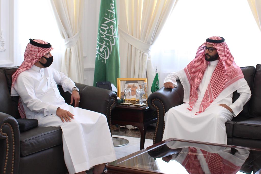 KSAembassyBH's tweet photo. استقبل سمو سفير خادم الحرمين الشريفين لدى مملكة البحرين اليوم الثلاثاء بمكتب سموه المهندس نزار بانبيله الرئيس التنفيذي لشركة STC البحرين يرافقه الشيخ زياد آل خليفة، وجرى خلال اللقاء تبادل الأحاديث والمواضيع ذات الاهتمام المشترك ،حضر اللقاء نائب سمو السفير المستشار صالح العتيبي. https://t.co/ZzKqvDDUic