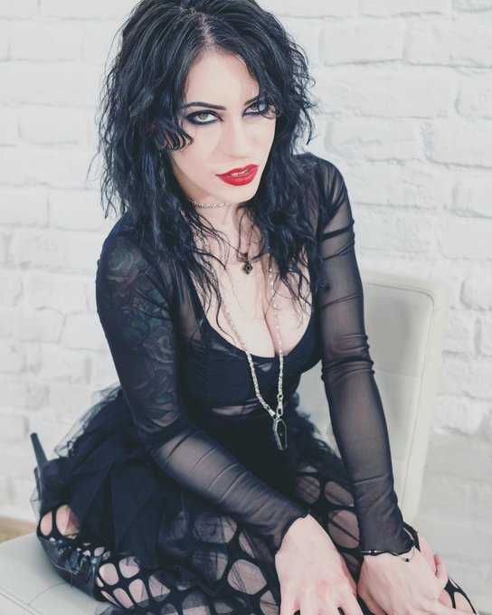 Can you tell I have a #Scorpio placement in my big 3? 😂🖤 photo by @Alexcontexxx from my new LP scene<a href="/tag/scorpio"class="tags">#Scorpio</a>