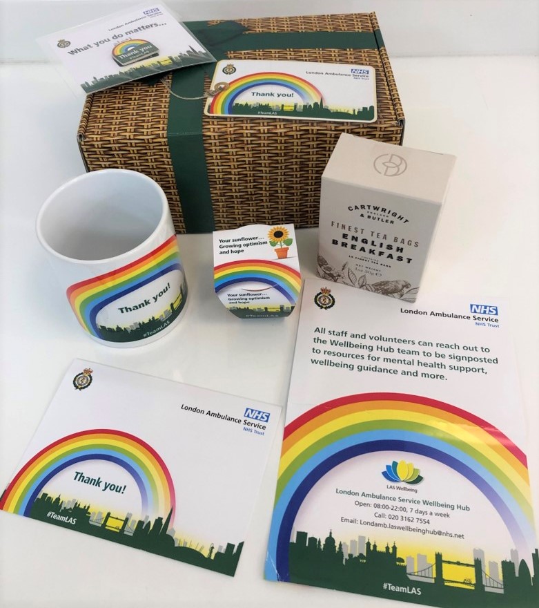 HomeMoveBoxLtd's tweet image. Delighted to deliver bespoke thank you boxes to staff and volunteers of the London Ambulance Service, on behalf of the London Ambulance Service NHS Trust. It’s been an unprecedented year, and we can't thank them enough. We hope they enjoy a well-deserved cuppa! 
#homemovebox