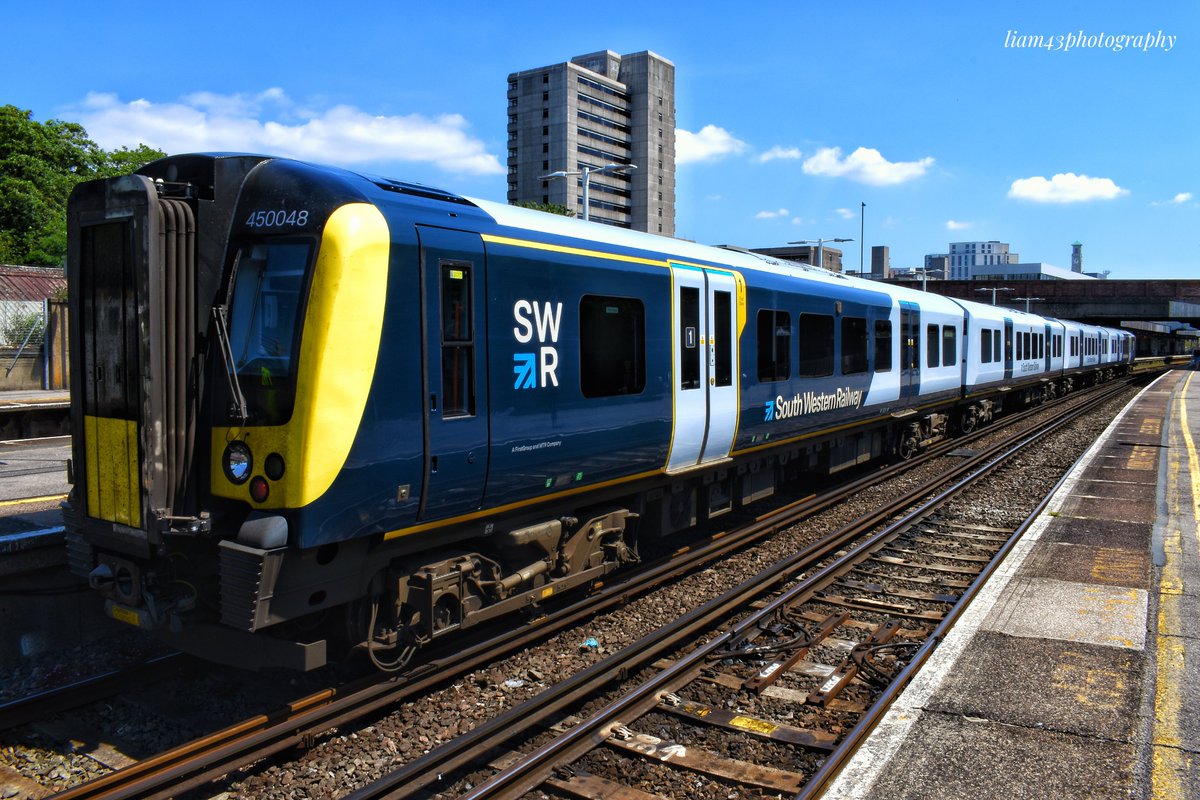 liam43photos's tweet image. @SW_Help 450048 in its new livery awaits its journey to Portsmouth Harbour. #SWR #Class450 #desiro #siemens #SOU #PMH #OurSouthampton #railwayuk_ #photography #nikon #nikonphotography #nikonphotographer