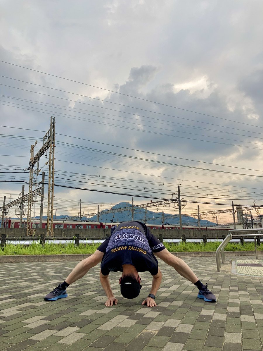 tuttini2269's tweet photo. 2021.6.22 TUE
今日はやや不調。
開脚も明らかに開かず、ペースも上がらない。
そんな日もある。
心身のバランスを整えて明日からまたやってみよう。
#幡ヶ谷再生大学陸上部
#幡ヶ谷再生大学陸上部奈良
#MOBSTYLES
#EPICREACTFLYKNIT2
#僕のナイキ
#開脚チャレンジ 119日目 https://t.co/8kEkjUelch
