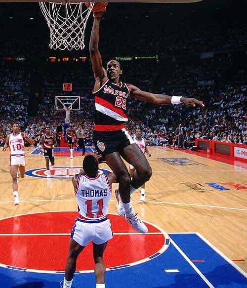 Happy Birthday Clyde Drexler 
22.195 puntos. 
6.677 rebotes. 
6.125 asistencias. 
2.207 robos. 
719 tapones. 
