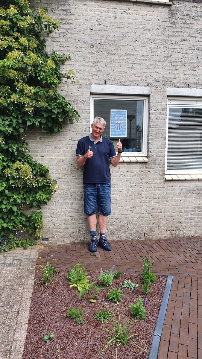 #pecontour seizoenkaart is binnen. Na wat gedoe met de onzichtbare inkt van de witte stift staat mijn naam ook op de poster. Denk ik...