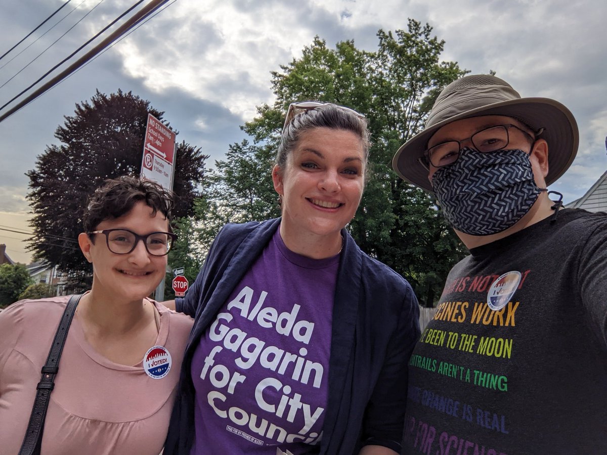 Went to go vote for @AledaGagarin and was lucky enough to actually run into her in person! If you're on the fence about #DefundTheNYPD, I suggest reading her op-ed gothamgazette.com/opinion/130-op… #nycprimary @NYWFP @TheJewishVote