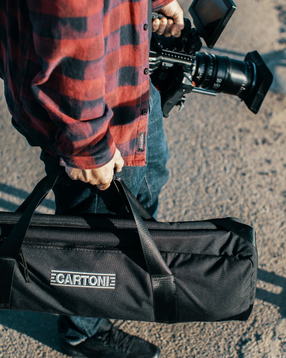 ManiosDigital's tweet photo. Still one of our favorite shots featuring Chris Ray films shooting at Huntington Beach using his Focus 22 #Cartonitripod. The Focus 22 is a robust system that can handle digital cinema camera packages of up to 45 pounds.
πΈ: #martinfobes #chrisrayfilms
#cinematography https://t.co/02MfJHvcUC