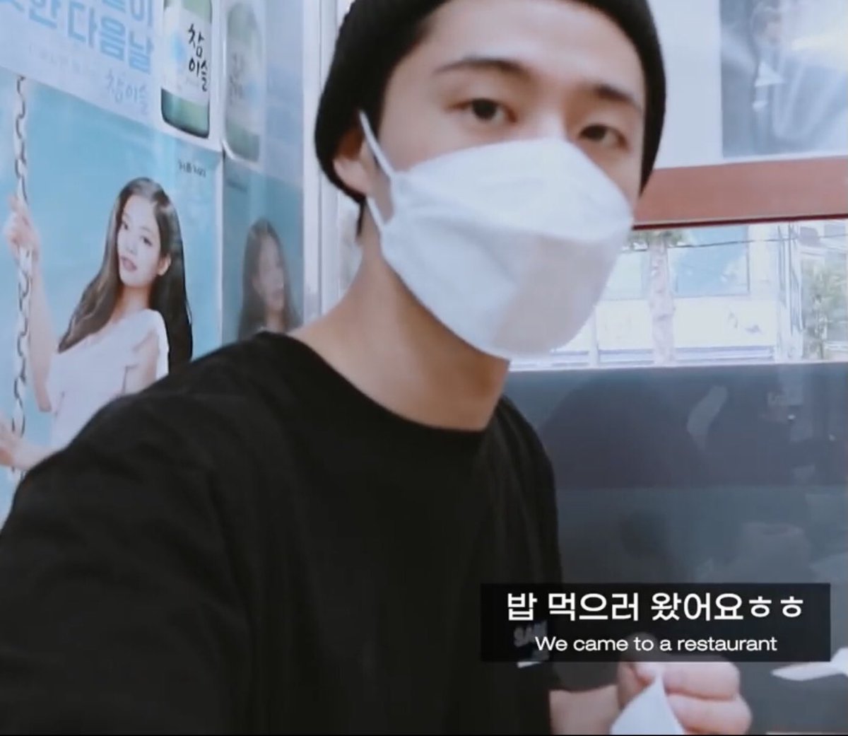 hanbinschoco's tweet photo. we finally got jennie and b.i in one frame!! JENBIN BESTIES 😭 hahahahahah https://t.co/ie3OWxxRnr