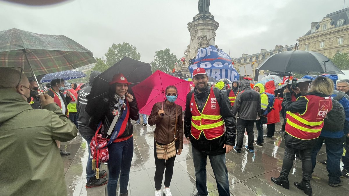 Kevin_Kijko's tweet photo. Avec @emiliemPG et @JulieGarnierFI pour la convergence entre plus de 3000 #Cheminots et les électriciens-gaziers #EDF #GDF ! Contre le projet #Hercules et pour le #Degel des #Salaires #stopprivatisation #stopconcurrence #servicepublic #energie #ferroviaire 
@cgtcheminots https://t.co/HJaDsLHQjs
