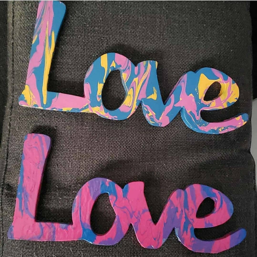 2spiritQueer's tweet photo. Friday 6/25 6 - 10PM @fridafridayatx X  @lustre_pearl_south ✨Music by @djkickit17🌈Drag Queen Lotería by @tatianacholula🏳️‍🌈On-site testing by @kindclinic #popupshop #qtpocartist #queerart #queerartist🏳️‍🌈 #qmmunity #gaypride #pridemonth #pride🌈 #queer #danceatx #fridafridayatx https://t.co/dKTHggLPKQ