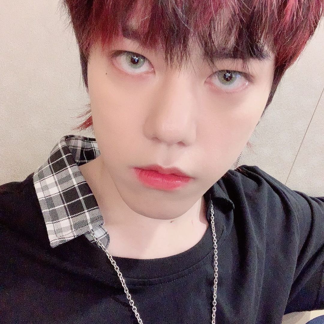 NFlyingItalia's tweet photo. [22.06.2021] {HUN IG}Ho indossato le lenti a contatto la scorsa settimana ad MCountdown. L'ha notato qualcuno?😸
#Hunstagram #Gomyammi😸 #엔플라잉 #NFlying #Moonshot https://t.co/jGjD7cjVML