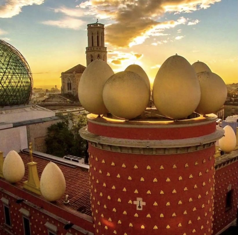 📍 Museu Dalí Figueres
--
Es considerado como el objeto surrealista del mundo.
--
It is considered the largest surrealist object in the world.
--
És considerat com l'objecte surrealista més gran del món.
--
#infocitybcn #barcelona #culture 
--
 📸 <a href="/gadgetchef/">Gadget Chef</a>.ru