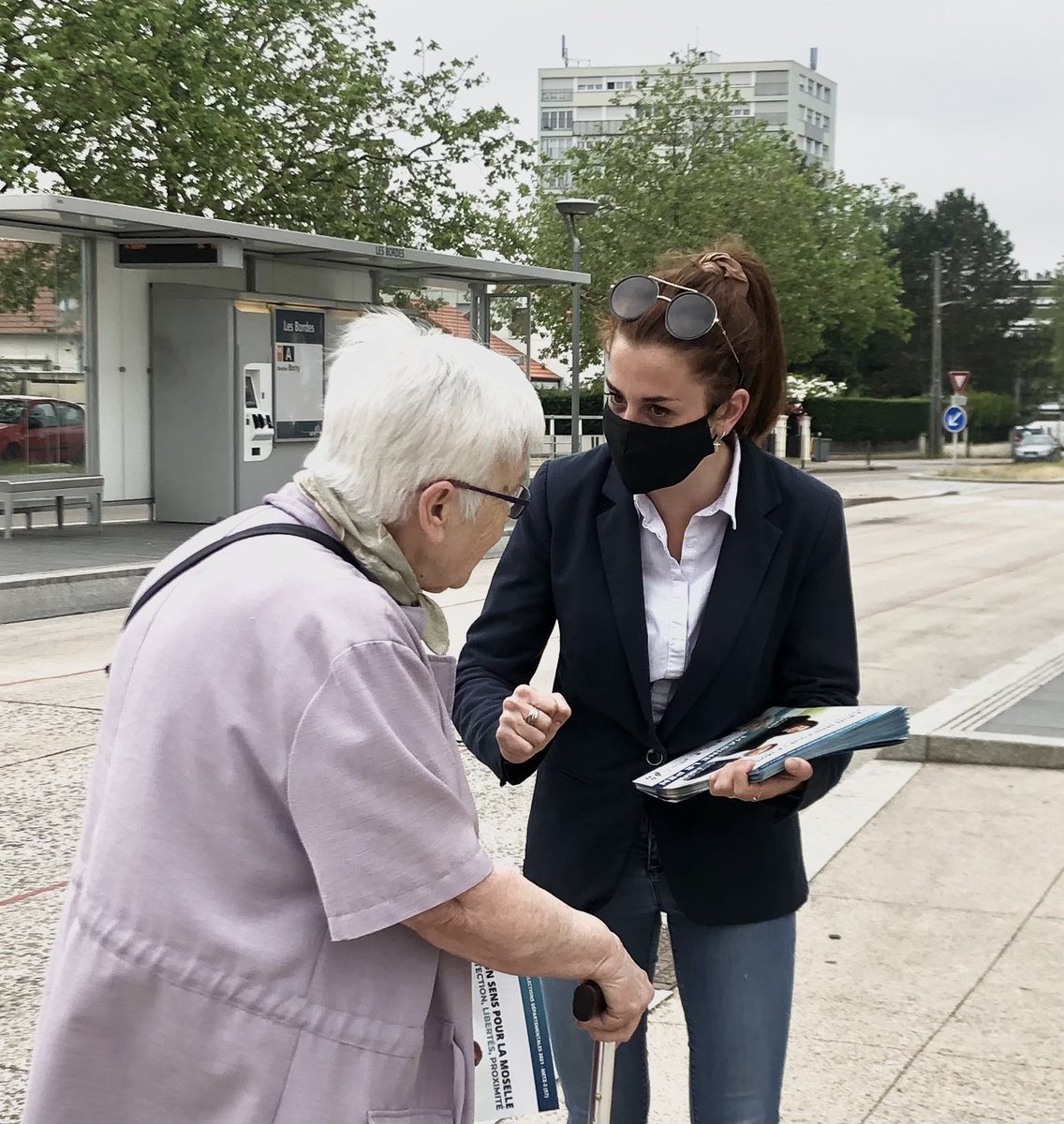 fgrolet's tweet photo. 📣 Ce matin au marché de #Metz Borny, notre message ➡️ Dimanche on vote ! Et plutôt deux fois qu’une à #Metz2 !
👉Grégoire LALOUX et Divine HOURT aux #departementales2021
👉Et Laurent JACOBELLI aux #régionales2021 https://t.co/nqVMyj8UYb