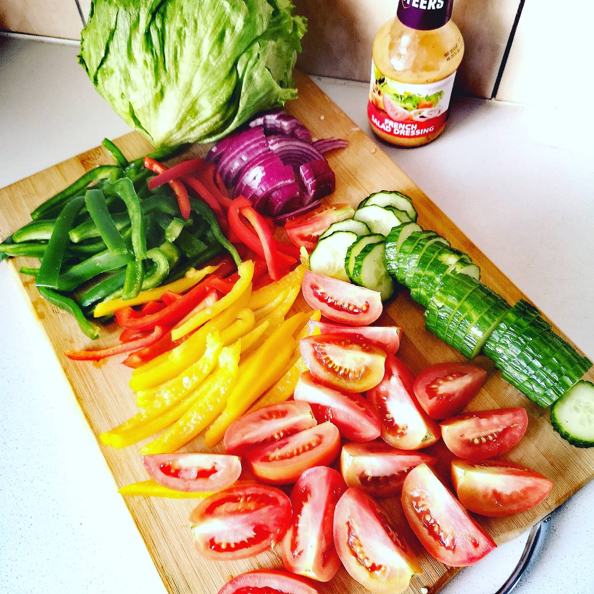 NevariMpho's tweet image. Lunch served 😋🍑
Nothing hectic, Greek salad and Porkchops
@Fikz_the_Cook 
#Magickitchen
#BLUZA_za
#ITISNOWORNEVER
#WORKINPROGRESS
#CONSISTENCY
#DEDICATION
#BEKINDTOYOURSELF
#KEEPTHEFAITH
#ITISWELLWITHMYSOUL