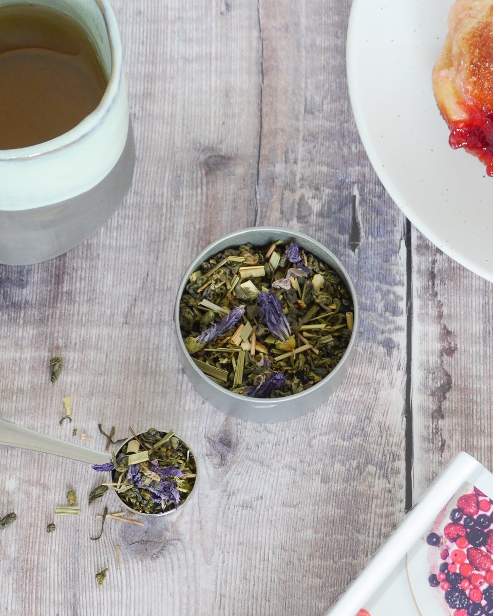 Clean Energy ✨ With energy-boosting yerba mate, gunpowder green tea, matcha, spirulina, guarana and lemongrass. And of course pretty purple mallow flowers 🌸  #reenergiseme #teablend