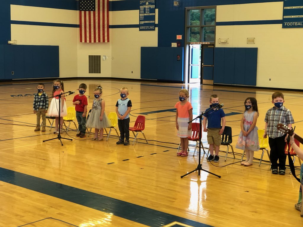 SLUDAD2017's tweet photo. Pre-K Graduation!#WildCatPledge https://t.co/jUmsEsZReL