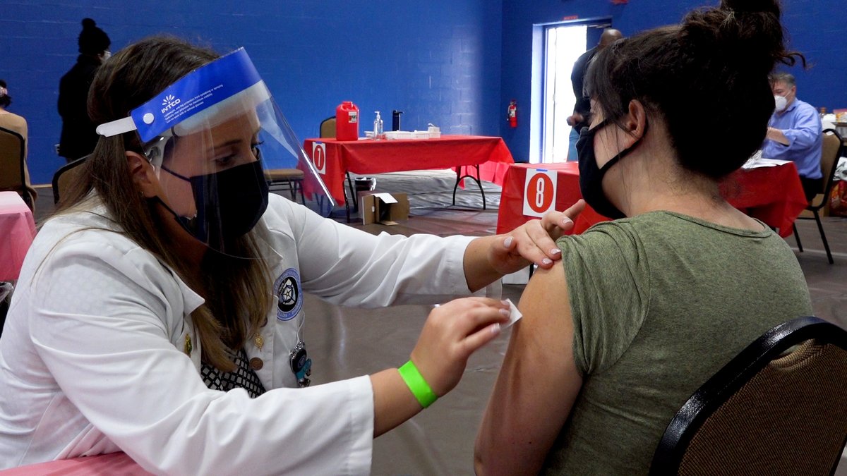 NotreDameofMD's tweet photo. As part of NDMU’s commitment to the COVID-19 College Vaccination Challenge, we have partnered with Safeway Pharmacies to offer a one-day vaccine clinic on campus today from 9-1 pm #NDMUTogether
Sign up, learn more about the clinic, and the vaccine: https://t.co/Y0A5vu6QWu https://t.co/MnBjCujtcN