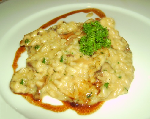 Doriroga's tweet photo. Risotto al prosecco con crema al Provolone - @Nutriguia  @CCISMadrid #TheAuthenticItalianTable #TrueItalianTaste #risotto #risottoalamilanesa #risottooriginal #AlessandroCresta #cocinaitaliana
 https://t.co/ZiNg2E8XF9 https://t.co/4uOaW6rr23