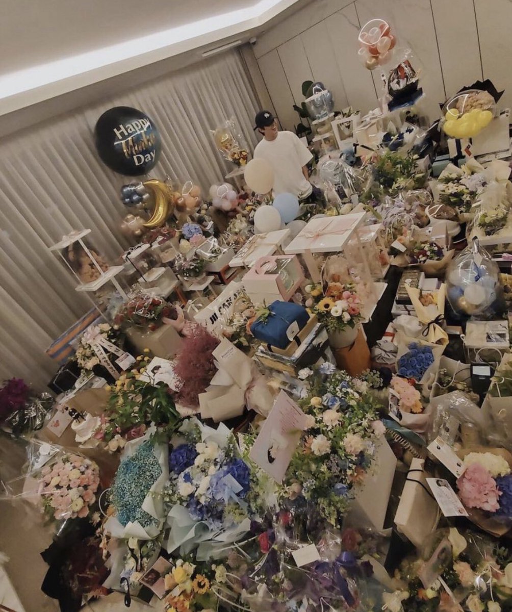 kdramasuperfan's tweet photo. You are so loved by many! Hope you enjoyed your day!

#LeeMinHo https://t.co/pY4d3iQcE9