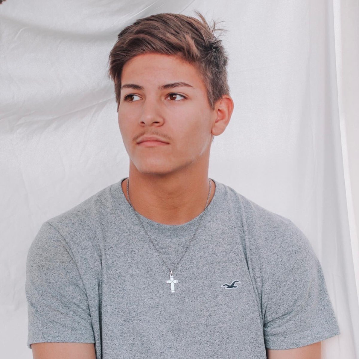 RobinEudy's tweet photo. Happiest of birthdays to my Will!  You made me a momma 17 years ago &amp; your father &amp; I could not be more proud of the young man you are growing up to be!  This time next year we will be getting ready to send you off for COLLEGE! @EudyWill #TimeNeedsToSlowDown https://t.co/AhuxXIBvm4